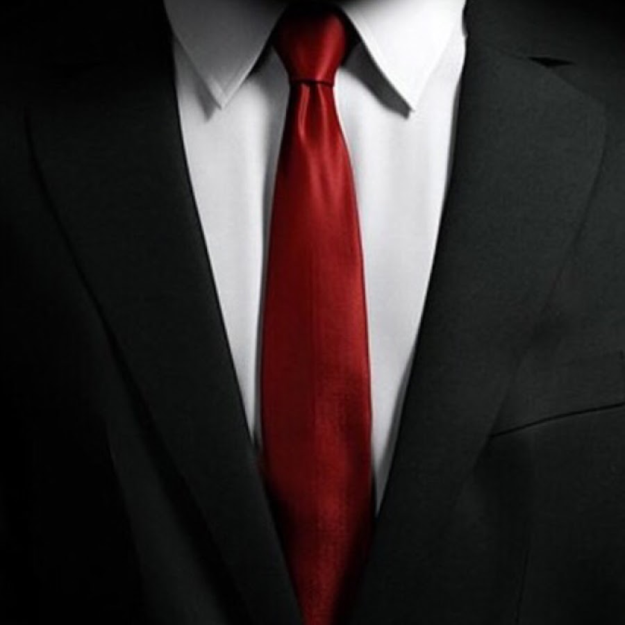 В красном галстуке