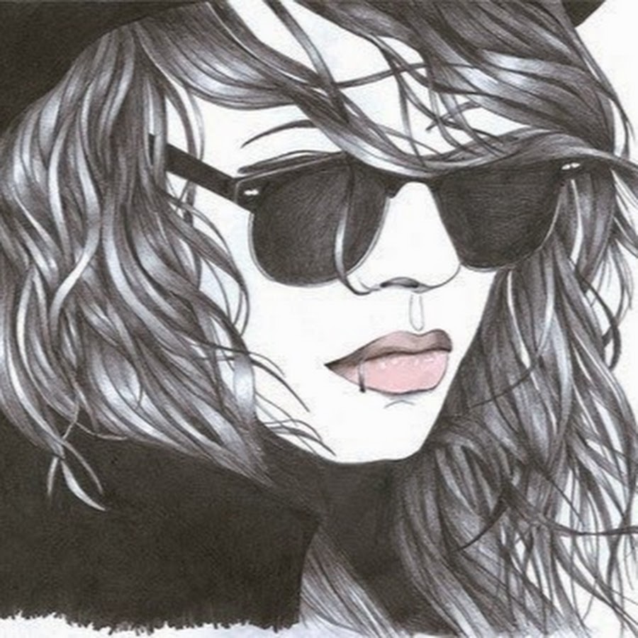 Нарисованная девушка в очках карандашом