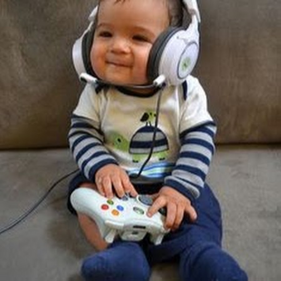 Baby gaming. Младенец геймер. Карам бейби геймер. Gamer with Baby. Murat Baby Takim Gamer.