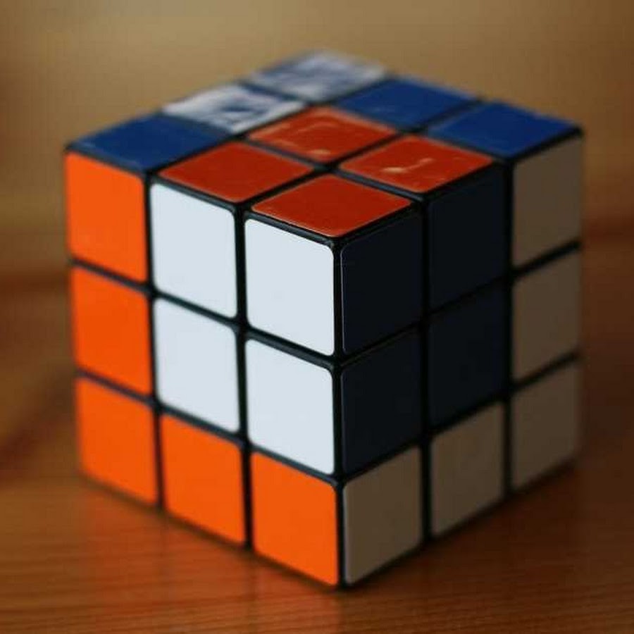 Кубик проходит. Rubik's Cube 1x2x2. Куб. Кубик Рубика на красивом фоне. Эрнё Рубика.