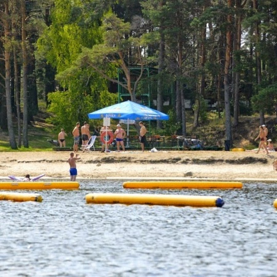 Лукоморье псков. Пляж Лукоморье Псков. Псков Лукоморье турбаза. Псковское озеро база Лукоморье.