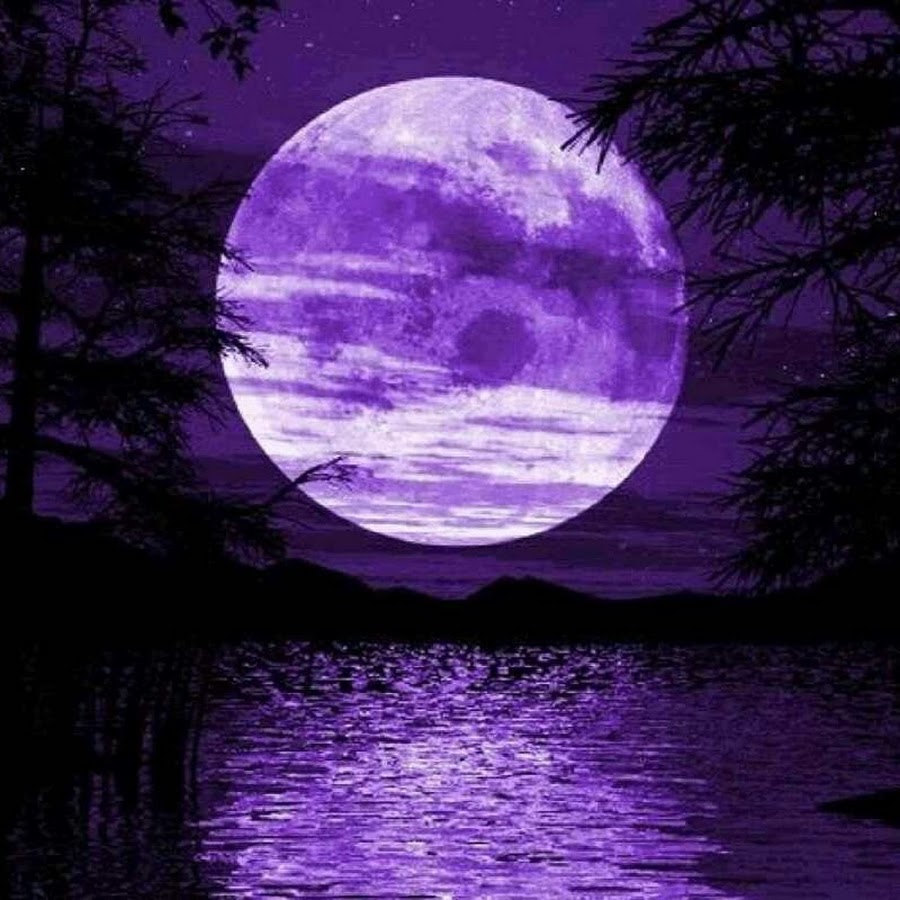 Фиолетовое небо с луной