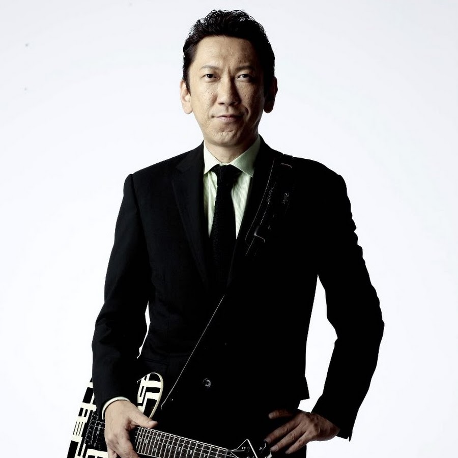 Tomoyasu hotei battle without honor. Tomoyasu Hotei. Tomoyasu Hotei - группа. Kochira Hotei. Tomoyasu футболистtakehimo.