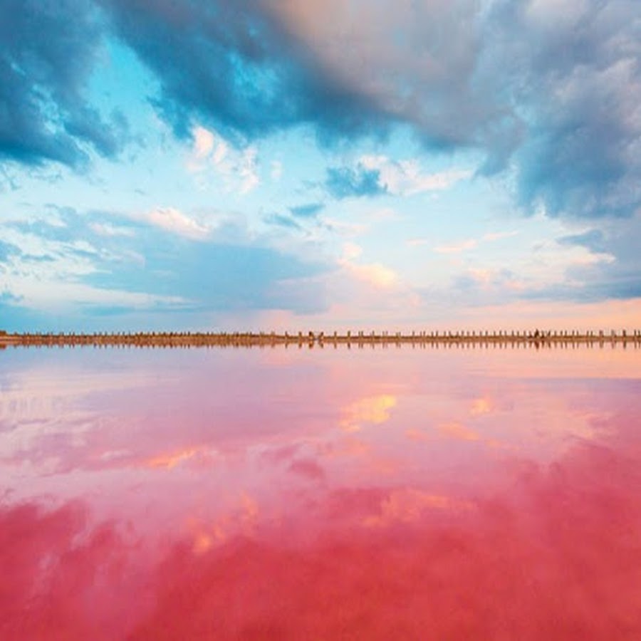 Розовое озеро Мойнаки