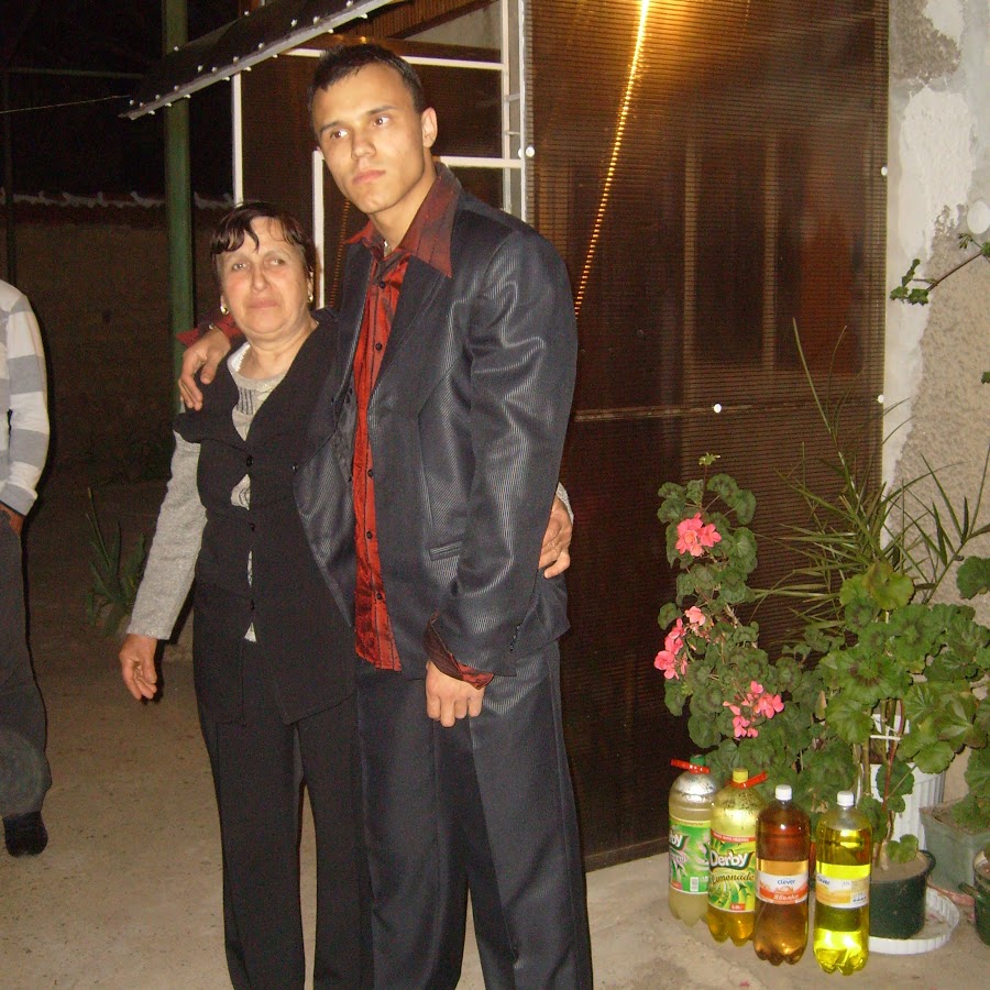AMLnZu_WZPrBCW3AFpYARYFM7UeVO6wplKEjjlaIOJ-vAA=s900-c-k-c0x00ffffff-no-rj