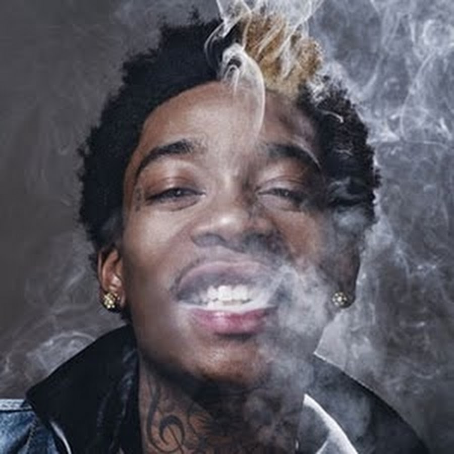 He smoking. Wiz khalifa the Kid Frankie. Wiz khalifa ONIFC. HELLA Smoke Rick Ross, Wiz khalifa.