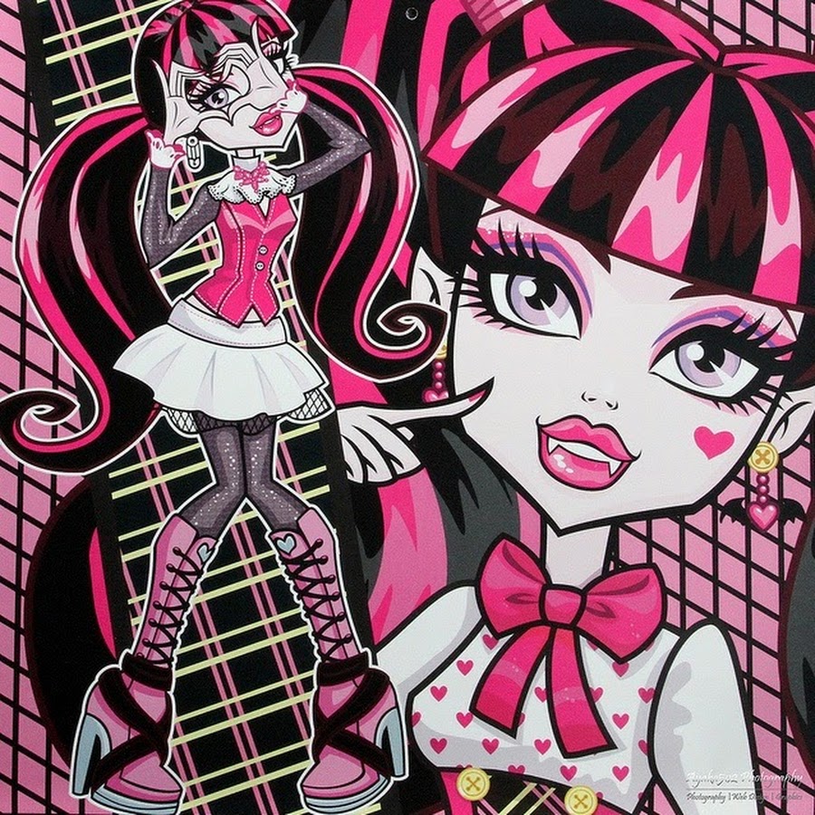 Монстр хай 2012. Дракулаура Монстер Хай. Мультик монстры Хай Дракулаура. Monster High Дракулаура. Дракулаура Монстер Хай 2020.