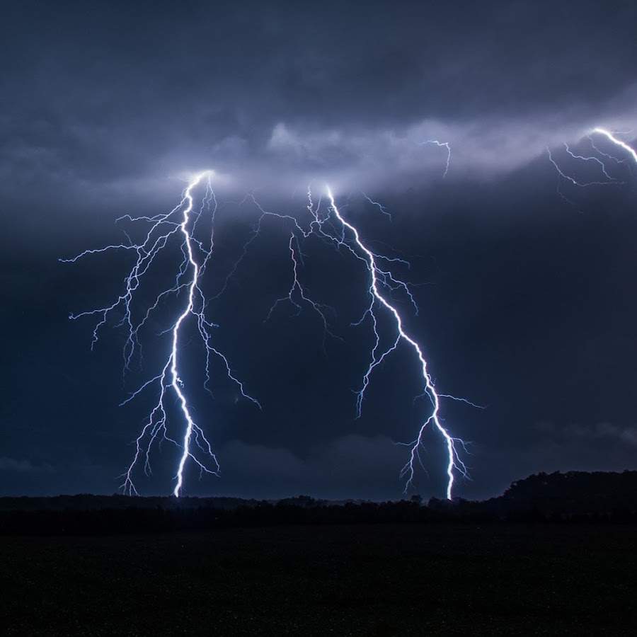 Дождик ветер гром ухо. Дождь и Гром. Гром ветер. Breeze Rain Storm Wind. Night Wind.