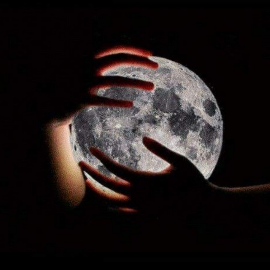луна в руке картинки