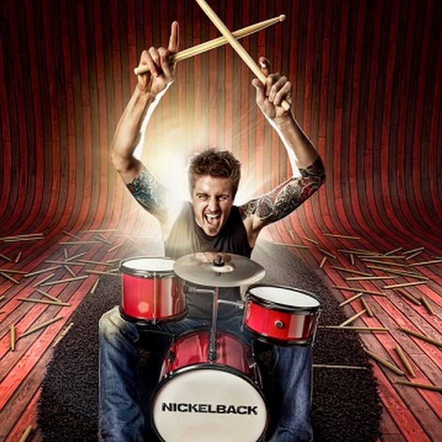 Постер музыкант. Дэниел Адаир Nickelback. Барабанщик. Крутой барабанщик. Рок барабанщик.