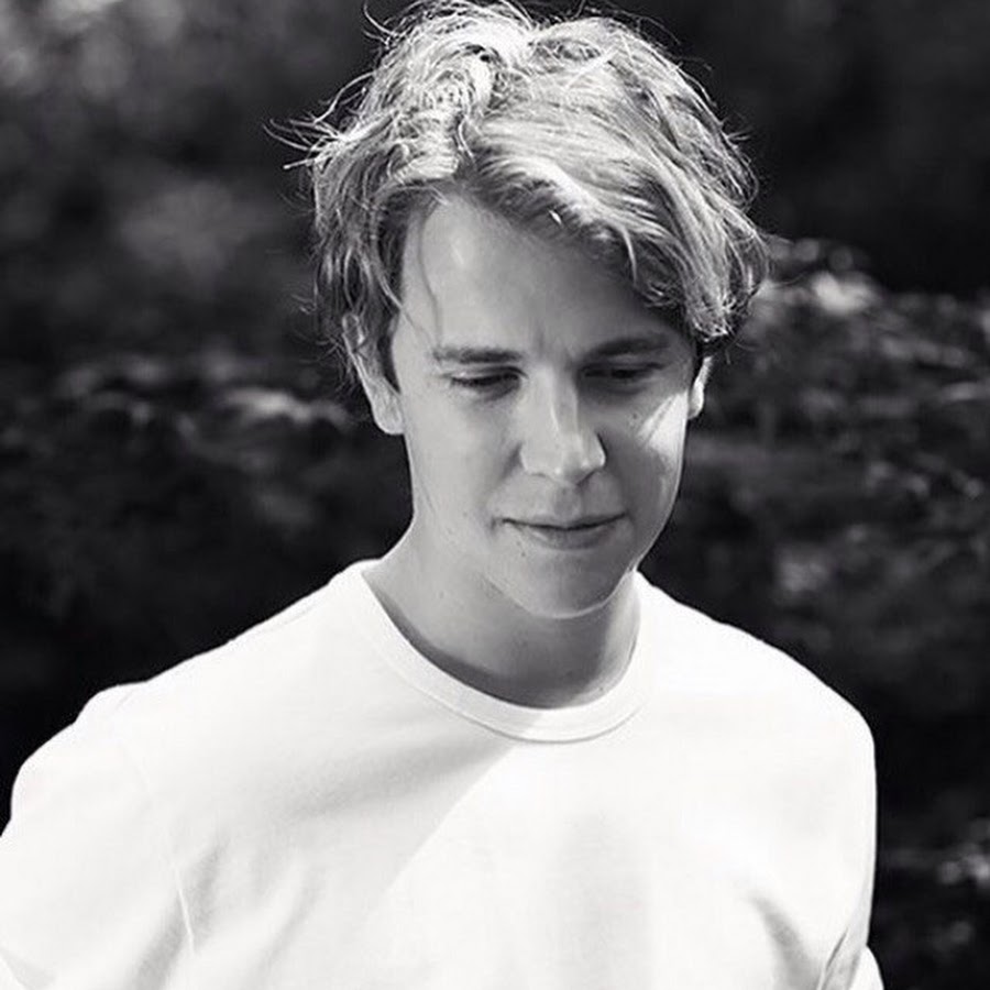 Tom white. Tom Odell. Tom Peter Odell. Том Оделл 2022. Том Оделл фото.