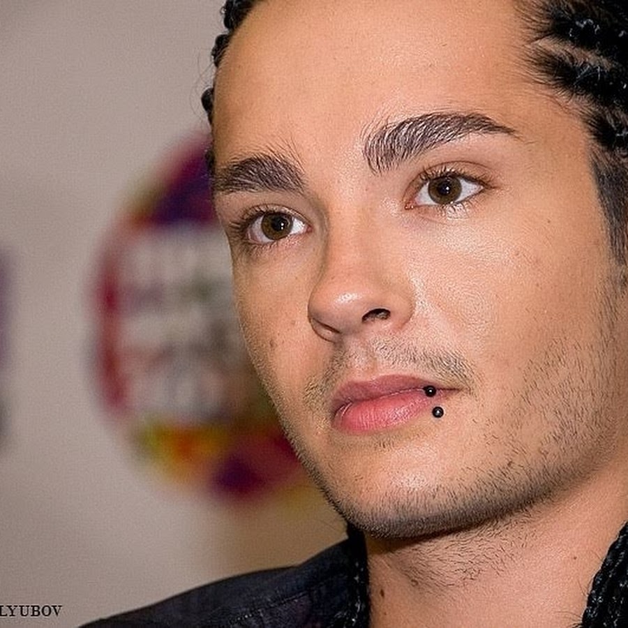 Tom Kaulitz. Том Каулитц фото. Билл Каулитц пирсинг.