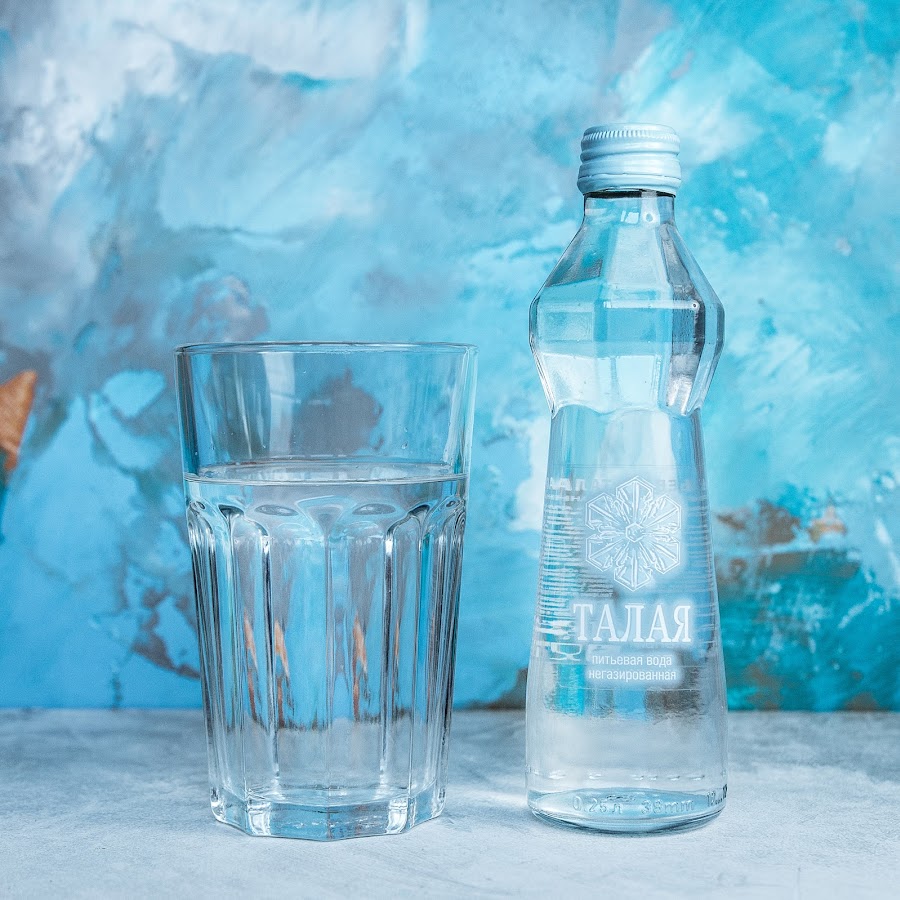 Замороженная вода в бутылке. Заморозка воды для питья. Талая питьевая вода. Талая вода в бутылках. Замораживание воды для очистки.