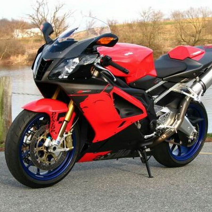 Мотоцикл б д. Aprilia RSV 1000r мотор. Aprilia RSV 1000 R nera.