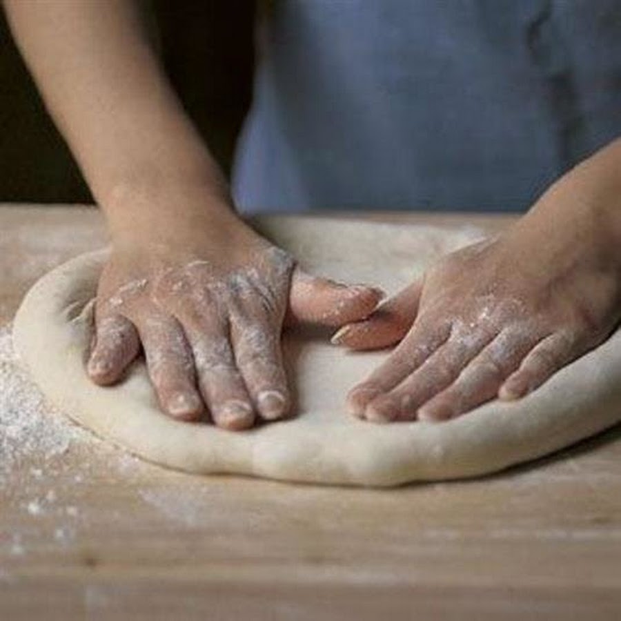 что делать если тесто липнет к рукам для пиццы фото 44