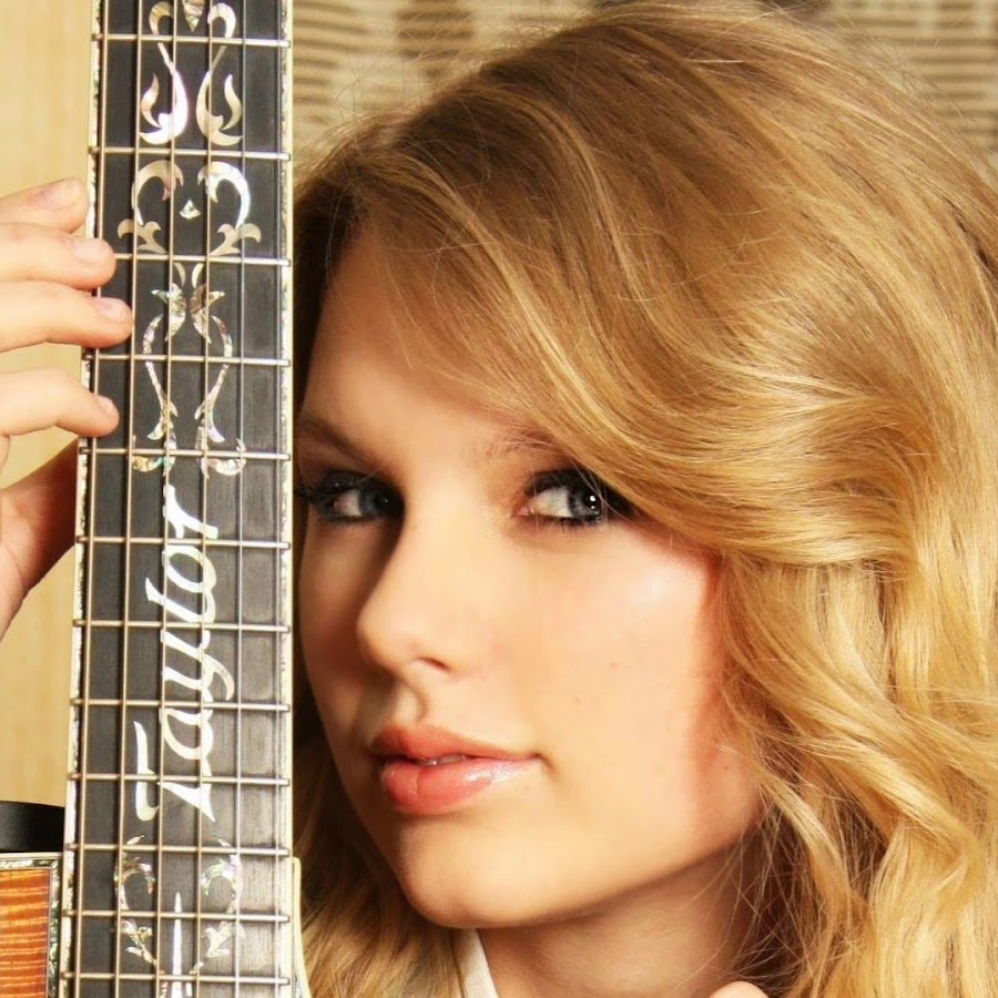 Соло тейлора. Taylor Alison Swift. Тейлор Свифт с гитарой. Тейлор Свифт our Song. Кантри певица молодая.