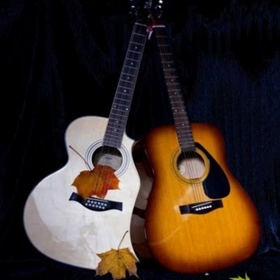Музыка на 2 гитарах. Открытка с электрогитарой. Изображение гитары. Две гитары. Композиция с гитарой.