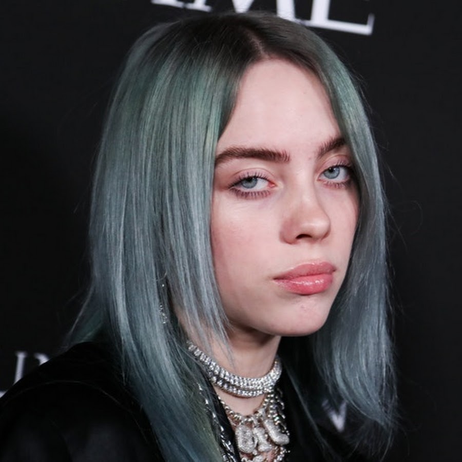 Билли айлиш chihiro. Belle Eilish. Билли Айлиш (Billie Eilish). Билли Айлиш Вог 2021. Bli ailash.