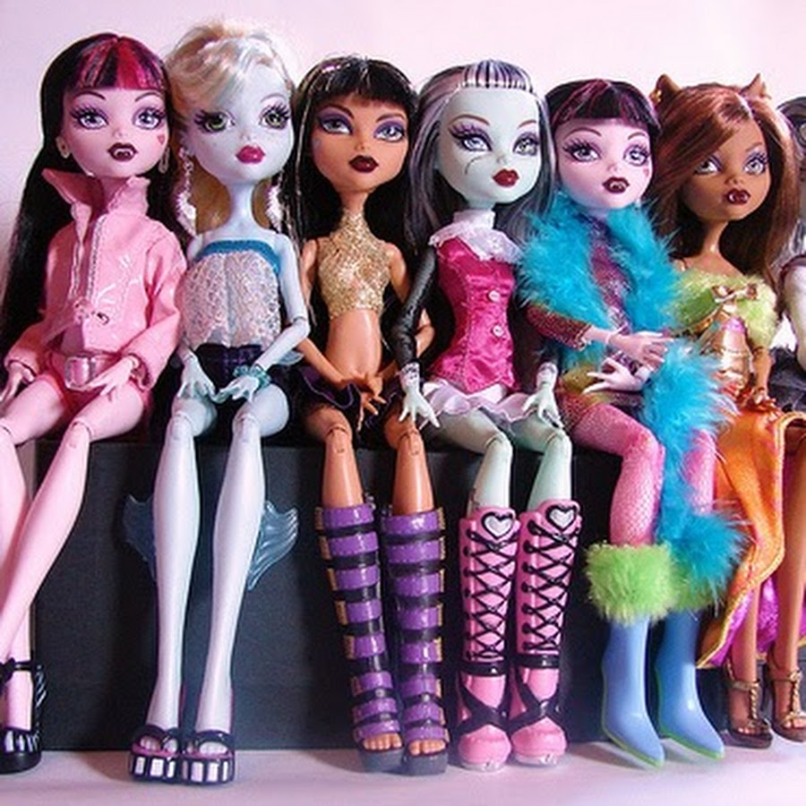 Куклы монстры показать. Куклы Барби Монстер Хай. Куклы Монстер Хай дети. Страшные куклы Монстер Хай. Монстр монстр Хай куколки.