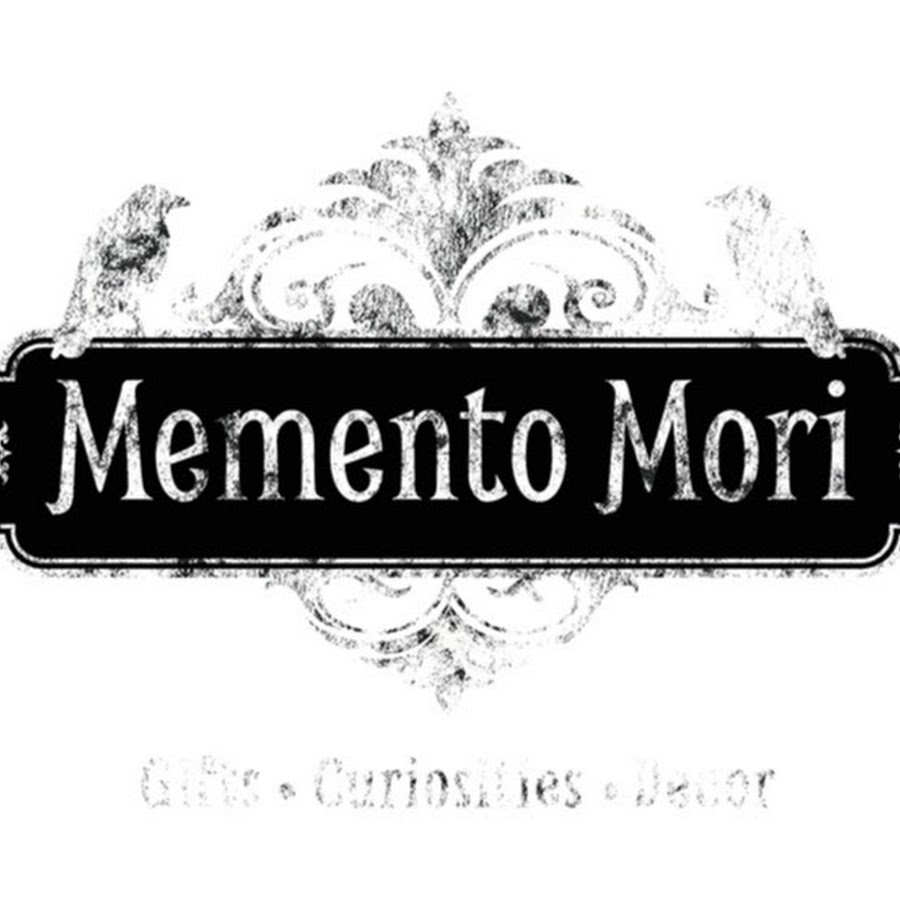 Фраза моменто мори. МЕМЕНТО Мори. Memento Mori надпись. Черно белые надписи.