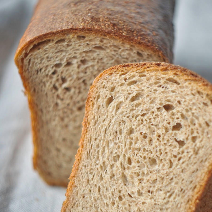 Домашний ржано пшеничный хлеб рецепт. Хлеб пшеничный пшенично-ржаной. Формовой пшеничный хлеб на закваске. Хлеб ржаной за закваске. Пшеничный хлеб на ржаной закваске.