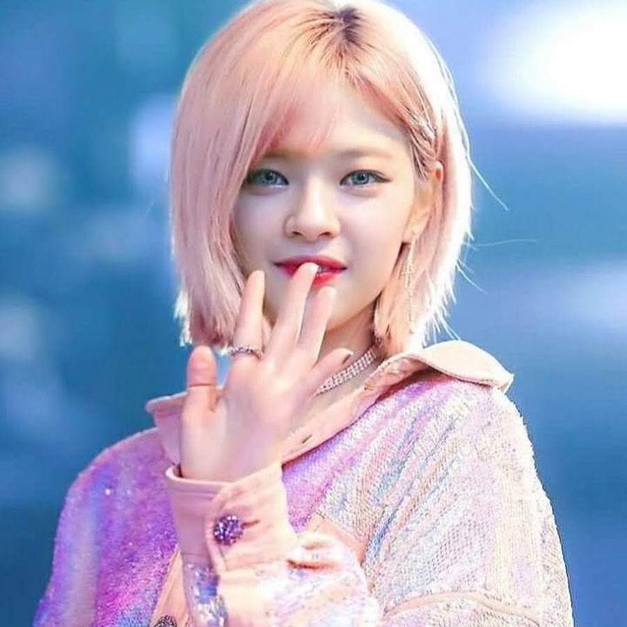 Jeongyeon. Чонен твайс. Чонён из twice. Ю Чонен твайс.