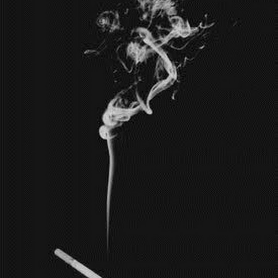 Картинка сигареты с дымом. Девушка в дыму. Дым сигарет исполнитель. Дым сигарет любовь. Человек с дымящейся сигаретой.