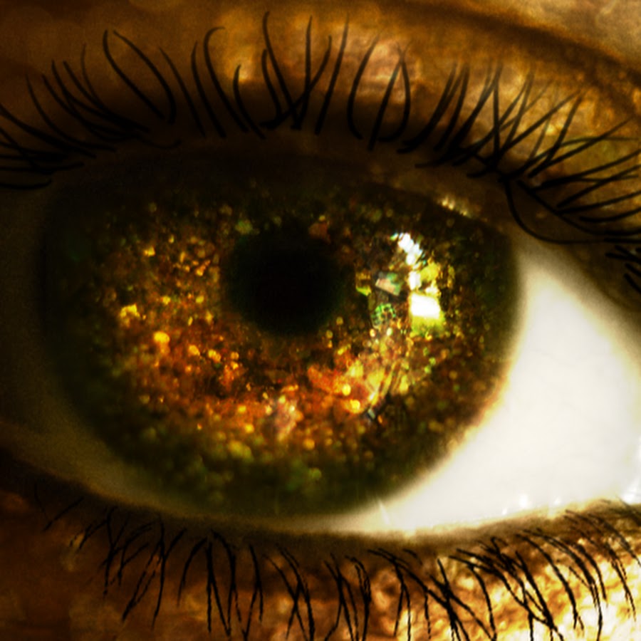 Золотые глаза 6. Золотые глаза. Золотой цвет глаз. Золото в глазах. Изумрудно-золотые глаза.