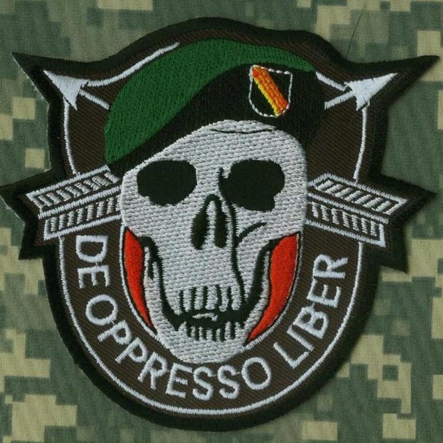 В зеленом берете. Нашивка Green Beret. Зелёные береты армии США Шеврон. Special Forces США Шеврон. Нашивки Ghost Recon.