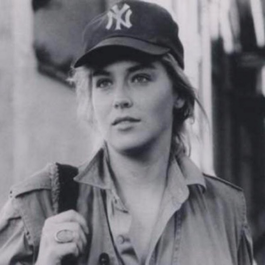 Стоун в молодости. Sharon Stone 1985. Шэрон Стоун в детстве. Шэрон Стоун в 80-х. Шэрон Стоун в молодости 18 лет.