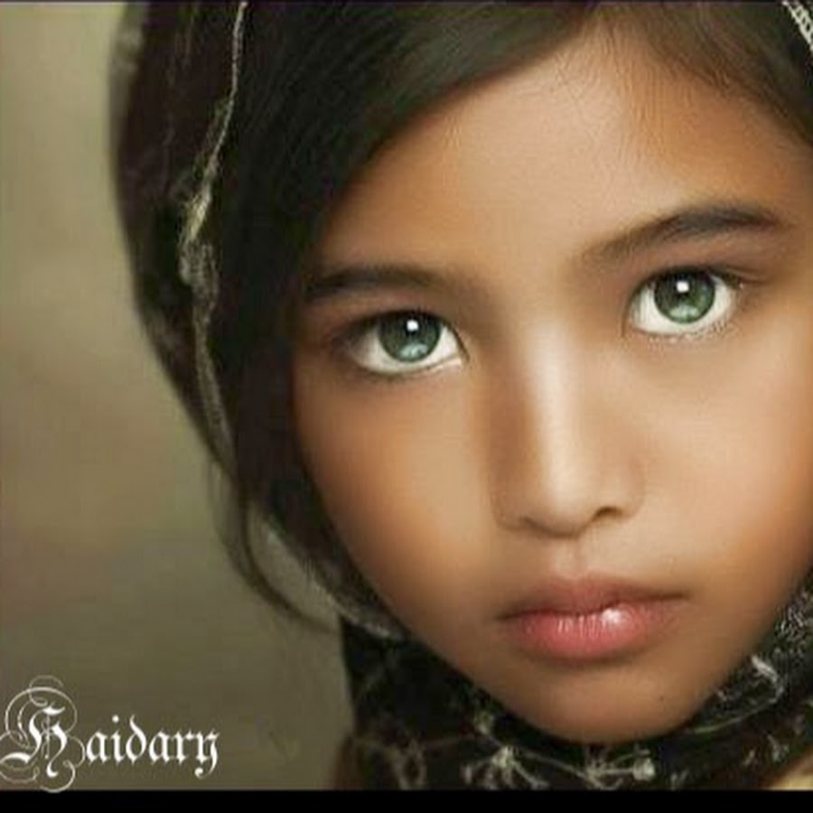 Индусы азиаты. Красивые дети Востока. Необычные глаза. Необычный цвет глаз. Девочка с необычными глазами.