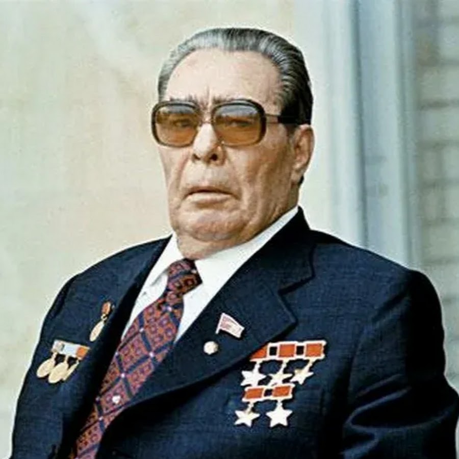 В каком году брежнев стал. Брежнев 1978. Брежнев четырежды герой советского Союза. Брежнев герой СССР.