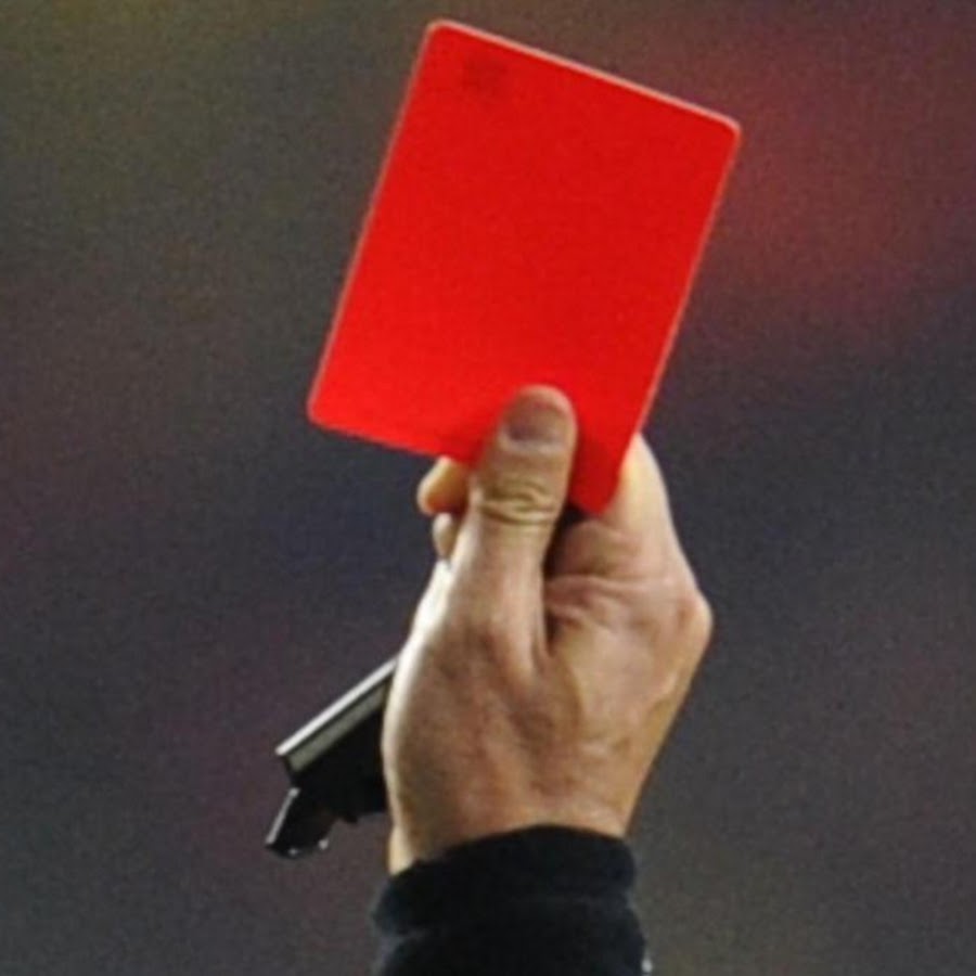 Что значит красная карта. Красная карточка. Красная карточка в футболе. Красная футбольная карточка. Судья с красной карточкой.