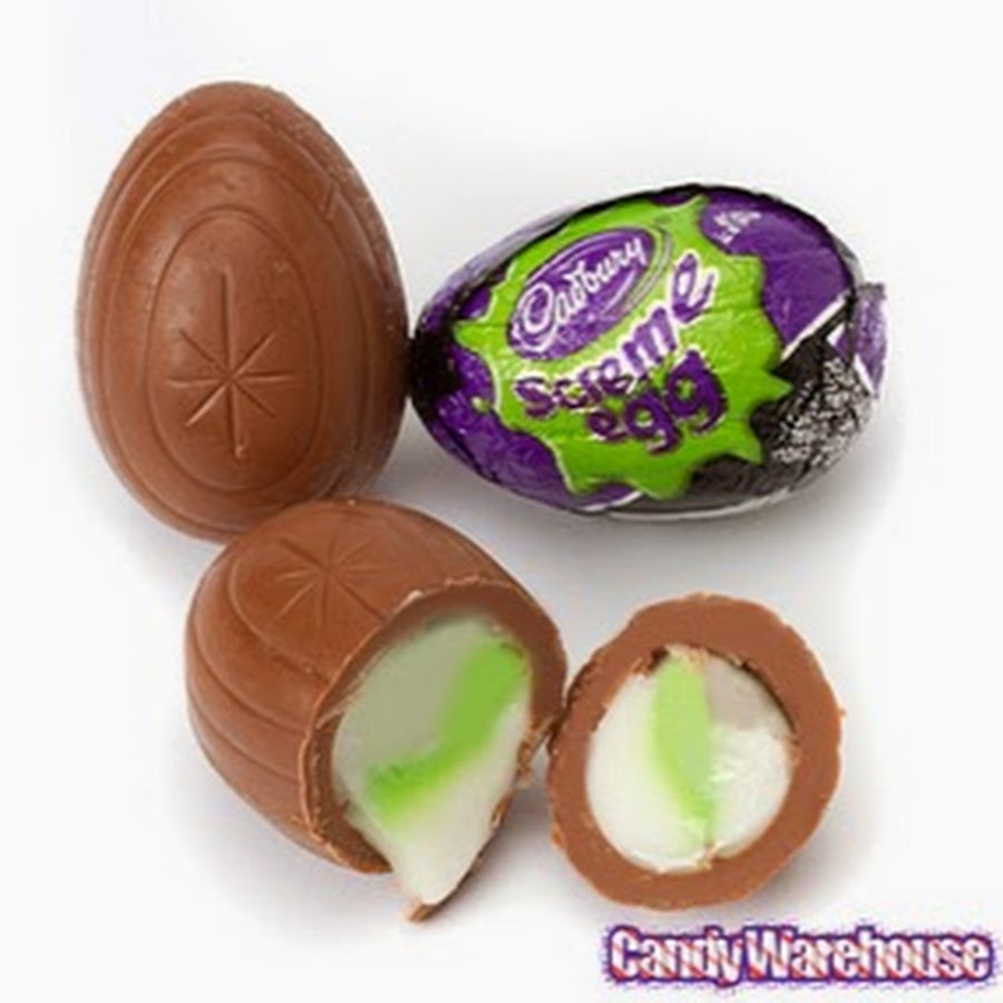 Конфеты яйца. Cadbury Creme Egg Хэллоуин. Конфеты яйца Кэдбери. Cadbury карамель/яйцо. Маленькие шоколадные яйца.