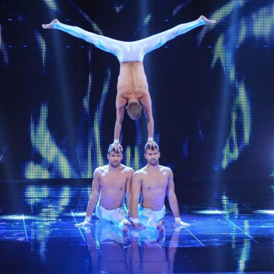 Performance show. Helene Fischer акробатика. Trio Acrobats. Show Performance. Art of acrobatics.