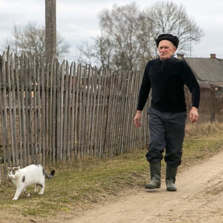большой статный рост странная маленькими шажками