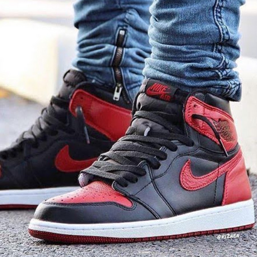 Sneakers me. Air Jordan 1. Nike Air Jordan 1 on feet. Nike Air Jordan 1 стиль.