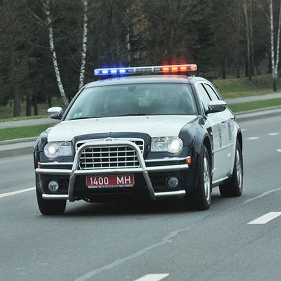 Гаи xn xn. Крайслер 300с полицейский. Chrysler 300c ДПС. Стрела ГАИ Минск.