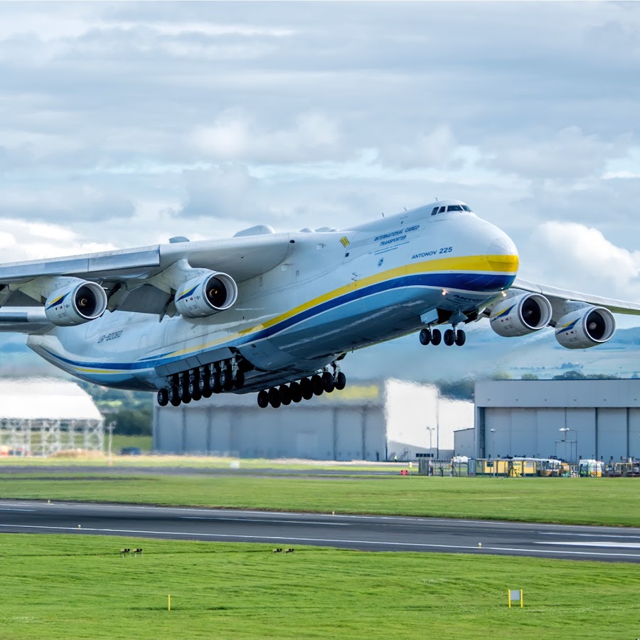 Самой большой грузовой самолет в мире. АН-225 Мрия. АН 225 Аэрофлот. АН 225 пассажирский вариант. Самолет Мрия 1990.