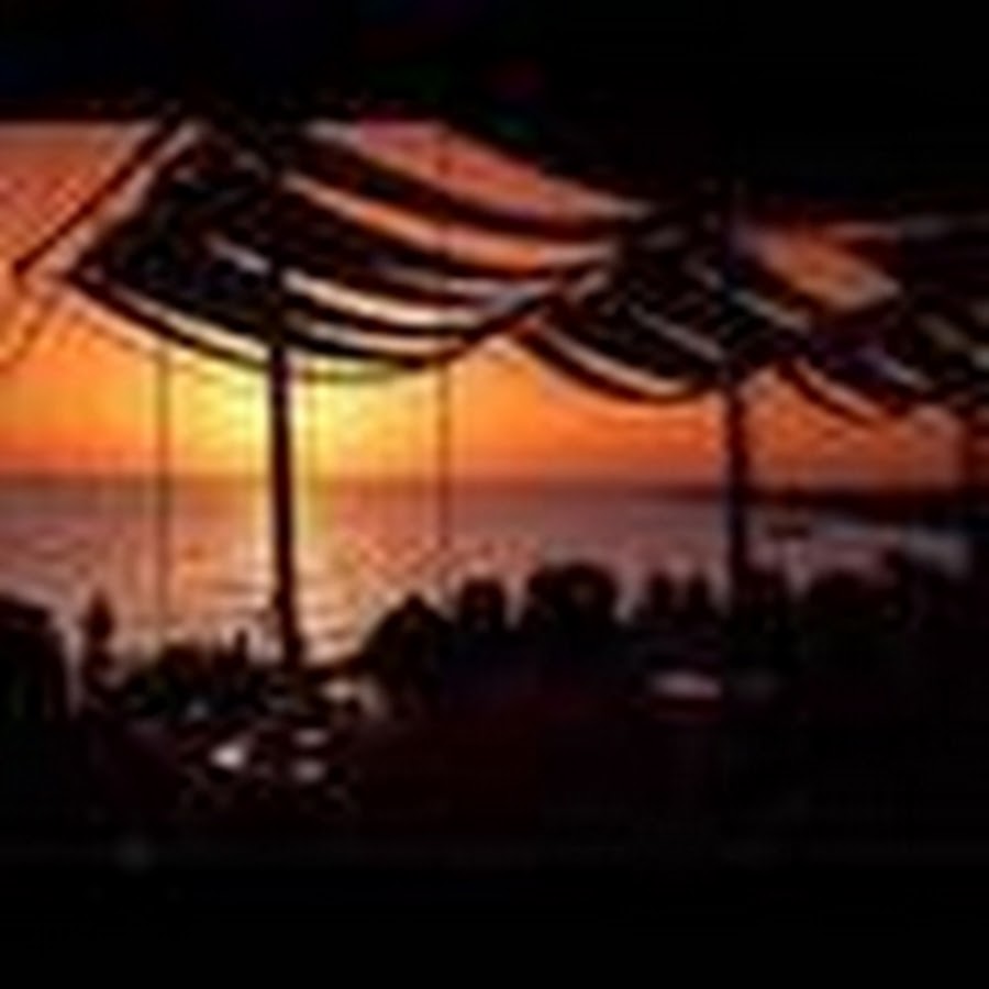 Включи cafe del. Cafe del Mar Ibiza закат. Кафе дель мар Ибица музыкант. Cafe del Mar вечеринка. Cafe del Mar закат Footage.