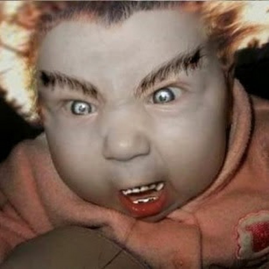 Смешные детские картинки. Ухмылка ребенка. Смешное лицо маленького ребенка. Новорожденный ребенок смешной. Прикольные лица детей.