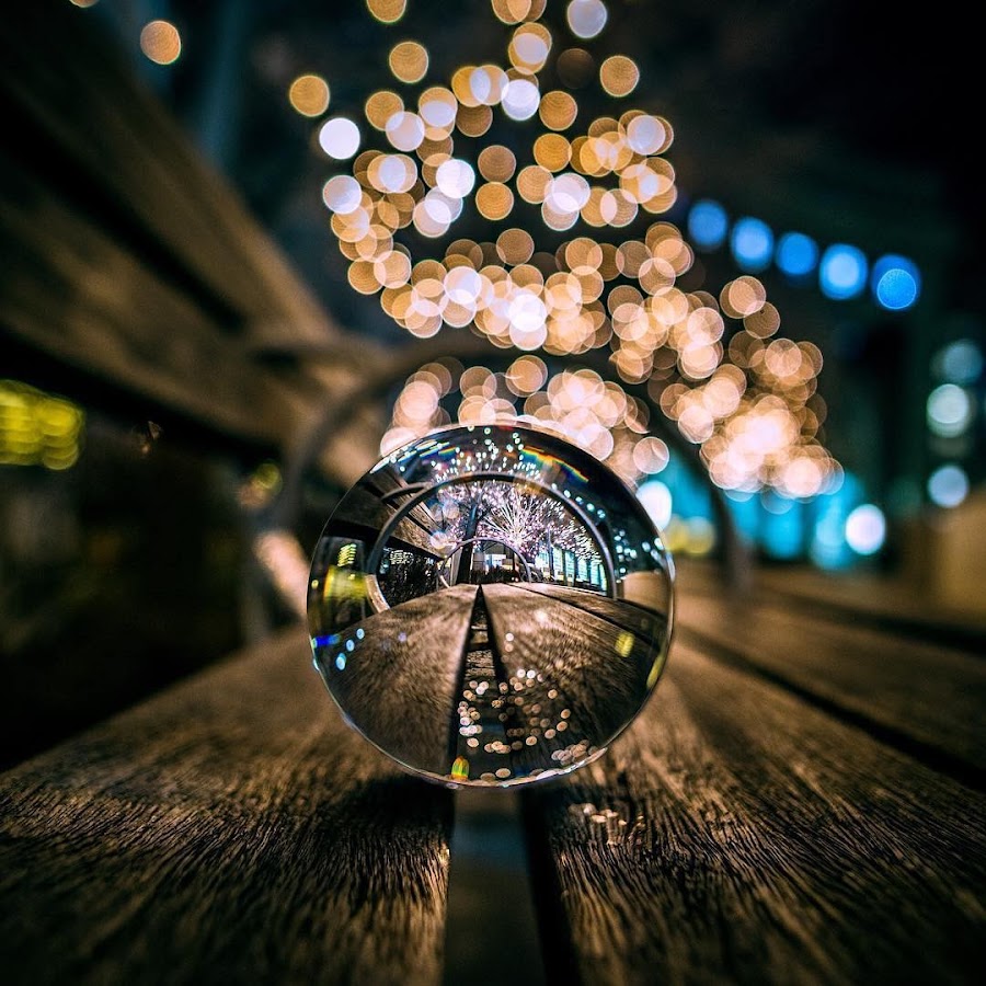 Хрустальный шар. Lensball. Красивый шар. Красивый стеклянный шар. Стеклянный шар с отражением.