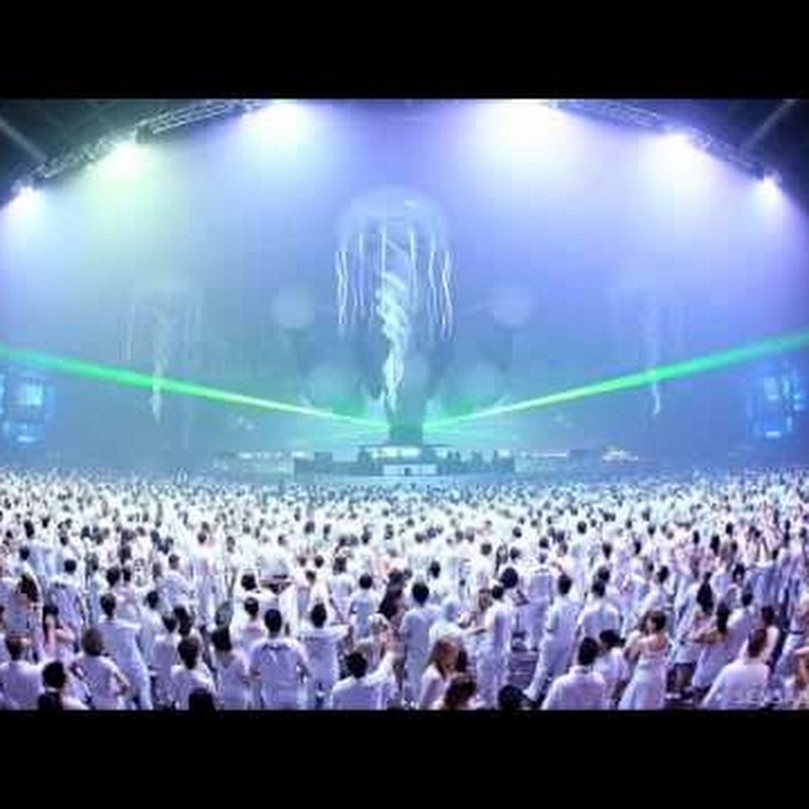 Sensation white. Сенсатион Вайт. Сенсейшен Вайт пати. Сенсейшен 2022. Sensation White 2022.