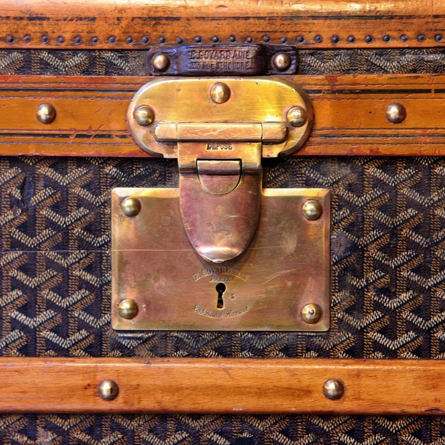 Louis Vuitton trunk from the 1920s, Louis Vuitton hat trunk - Les