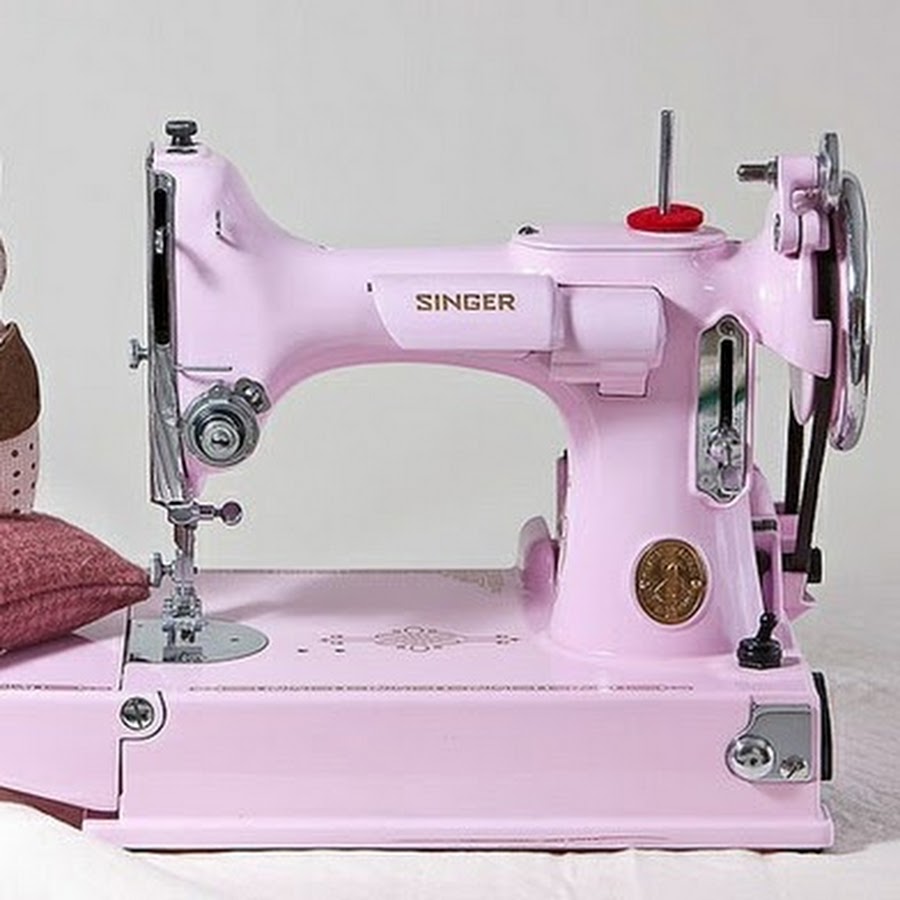 Купить швейную машинку для начинающих. Швейная машинка Sew Pink. Швейная машинка Мерседес. Швейная машина Mercedes sm200. Швейная машинка розовая.