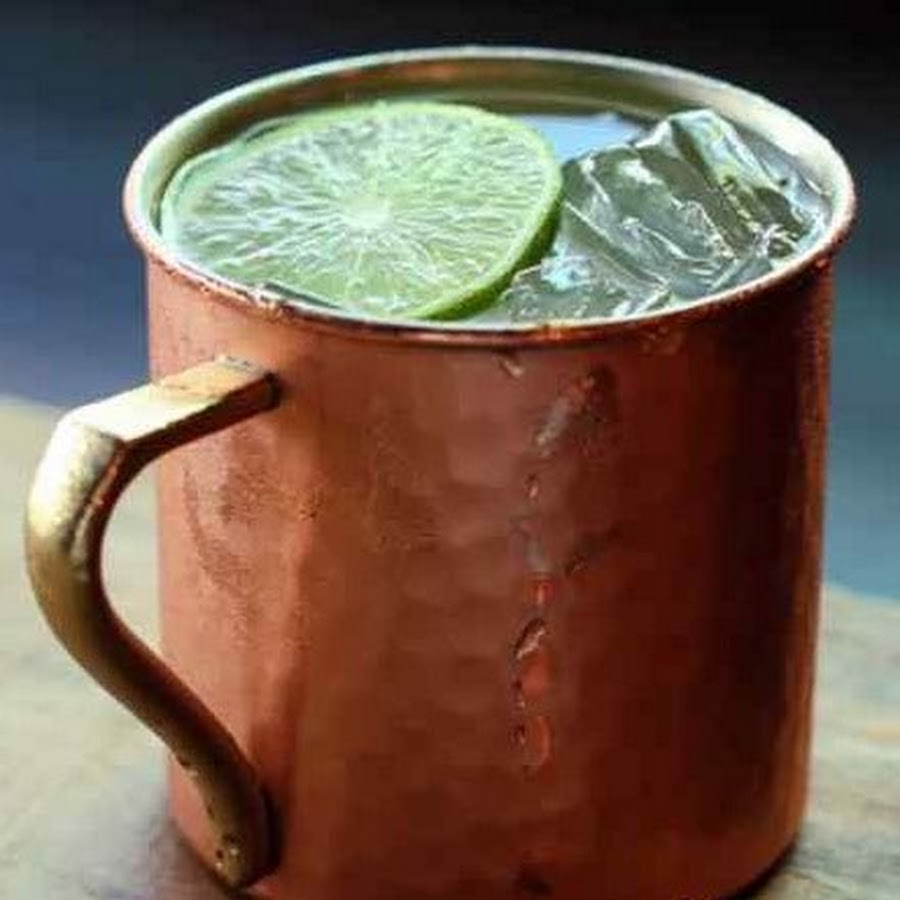 Moscow mule. Московский мул коктейль. Коктейль Московский мул история. Москоу Мулл. Московский мул коктейль состав.