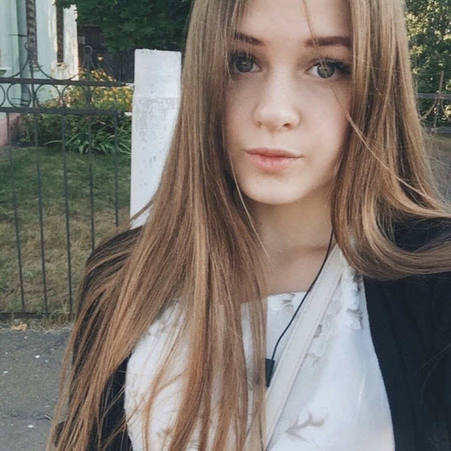Девушка 14 лет показала. Вика Москвина. Девушка 15 лет. Красивые девушки 14-15 лет.