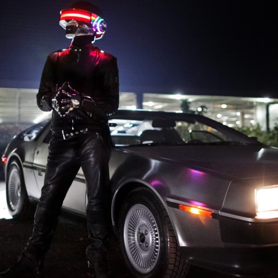 Круто 1. Daft Punk DELOREAN. Дафт панк Делориан. DELOREAN Black певец. Машина из Дафт панка.