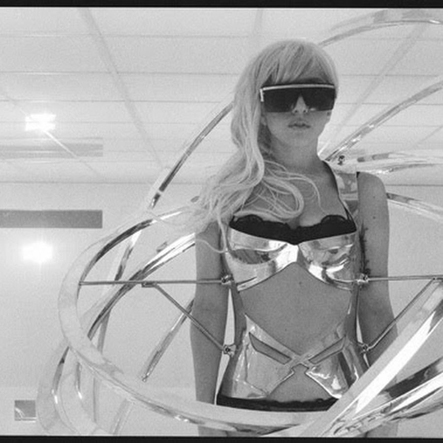 Bad romance леди. Lady Gaga Bad Romance. Леди Гага клип бед романс. Lady Gaga Bad Romance обложка. Леди Гага из клипа.