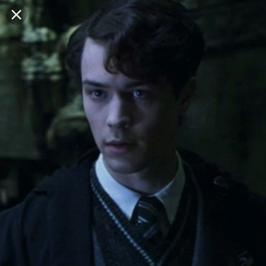 Tom marvolo riddle. Кристиан Коулсон том Марволо Реддл. Сага о Форсайтах Кристиан Коулсон. Гарри Поттер и Тайная комната том Реддл. Кристиан Коулсон Гарри Поттер.